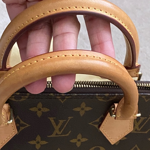 SOLD🌟Authentic Louis Vuitton Alma PM🌟 - Picture 4 of 12